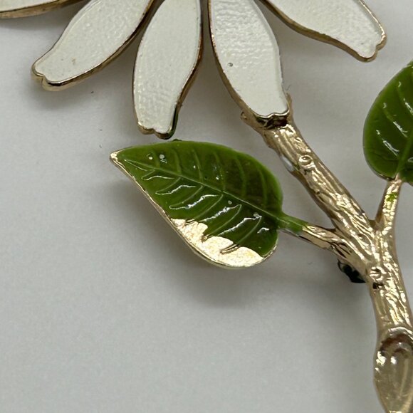 Vintage Daisy Flower Enamel Brooch Gold-Tone Metal White Yellow Floral Design - Picture 3 of 11